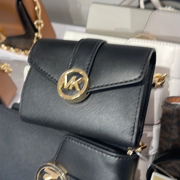 MICHAEL KORS
Carmen Medium Faux Leather Wallet
Black
NWT - Picture 7 of 16